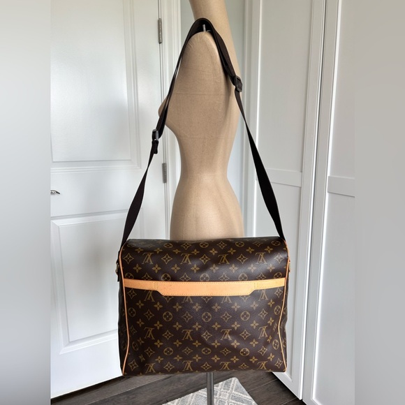 Authentic Louis Vuitton Abbesses Monogram Messenger Bag - Picture 2 of 11